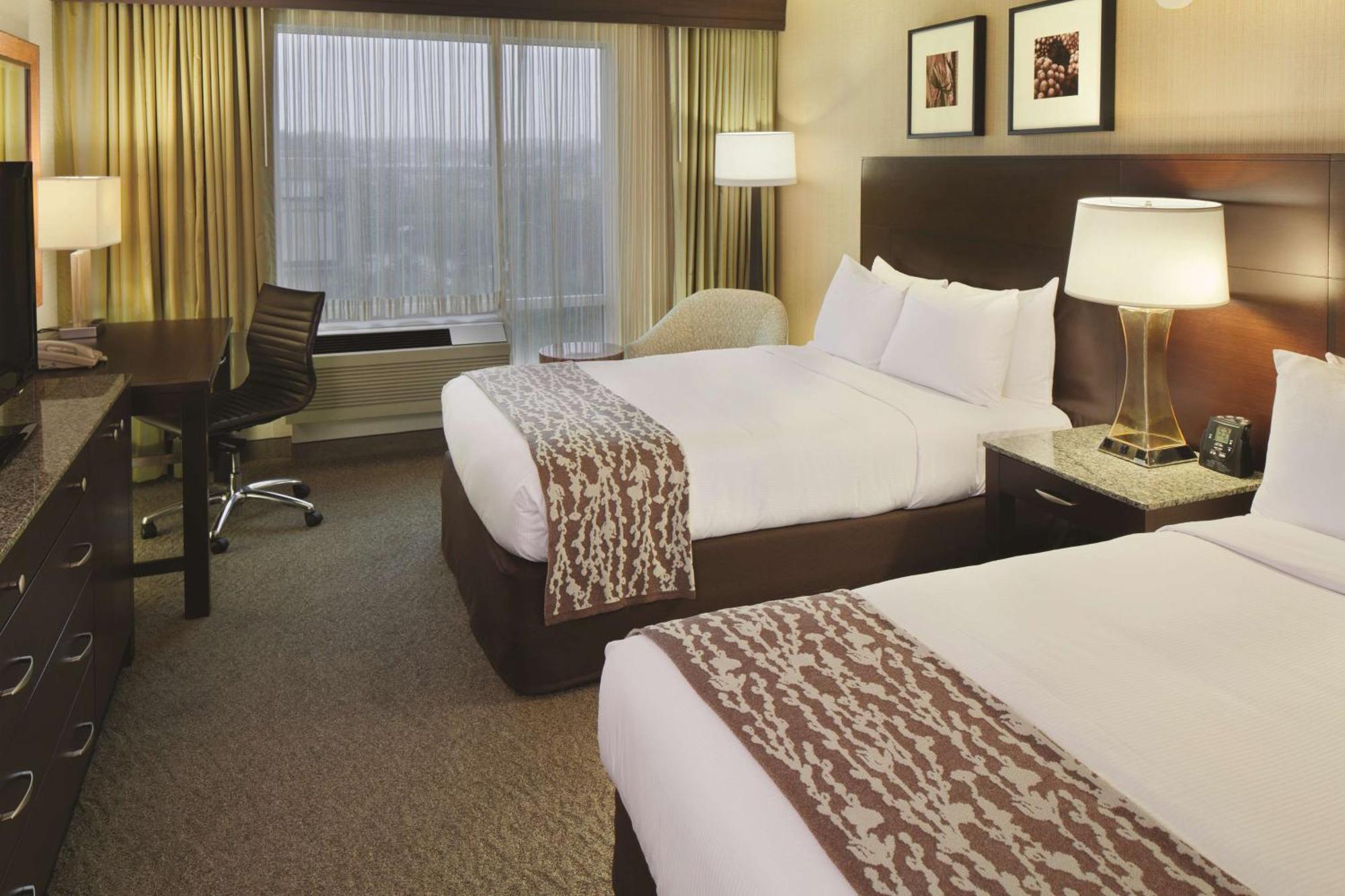 Doubletree By Hilton Hotel Boston Bayside Exterior foto