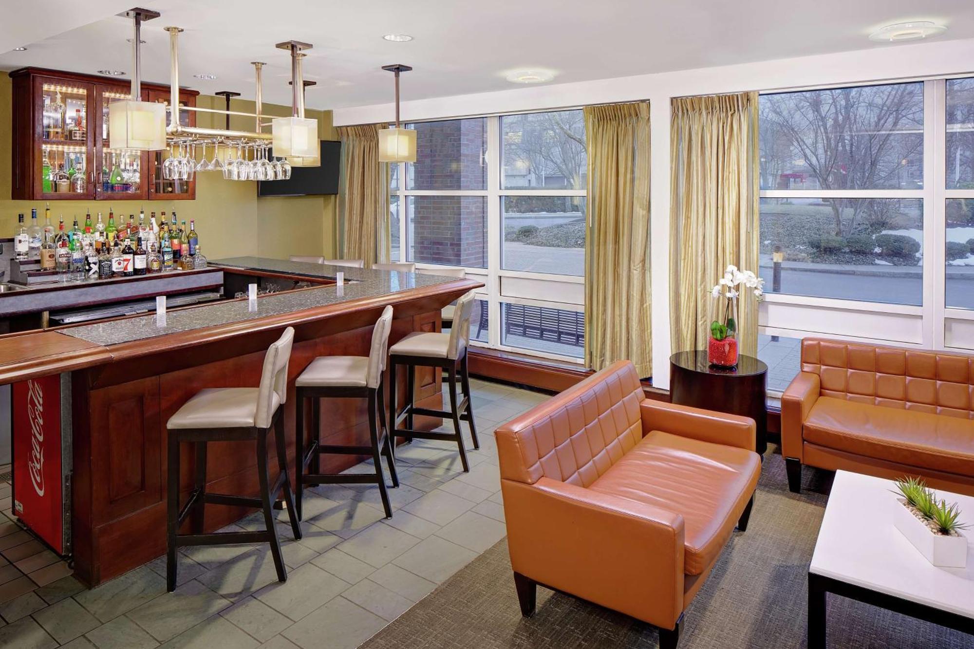 Doubletree By Hilton Hotel Boston Bayside Exterior foto