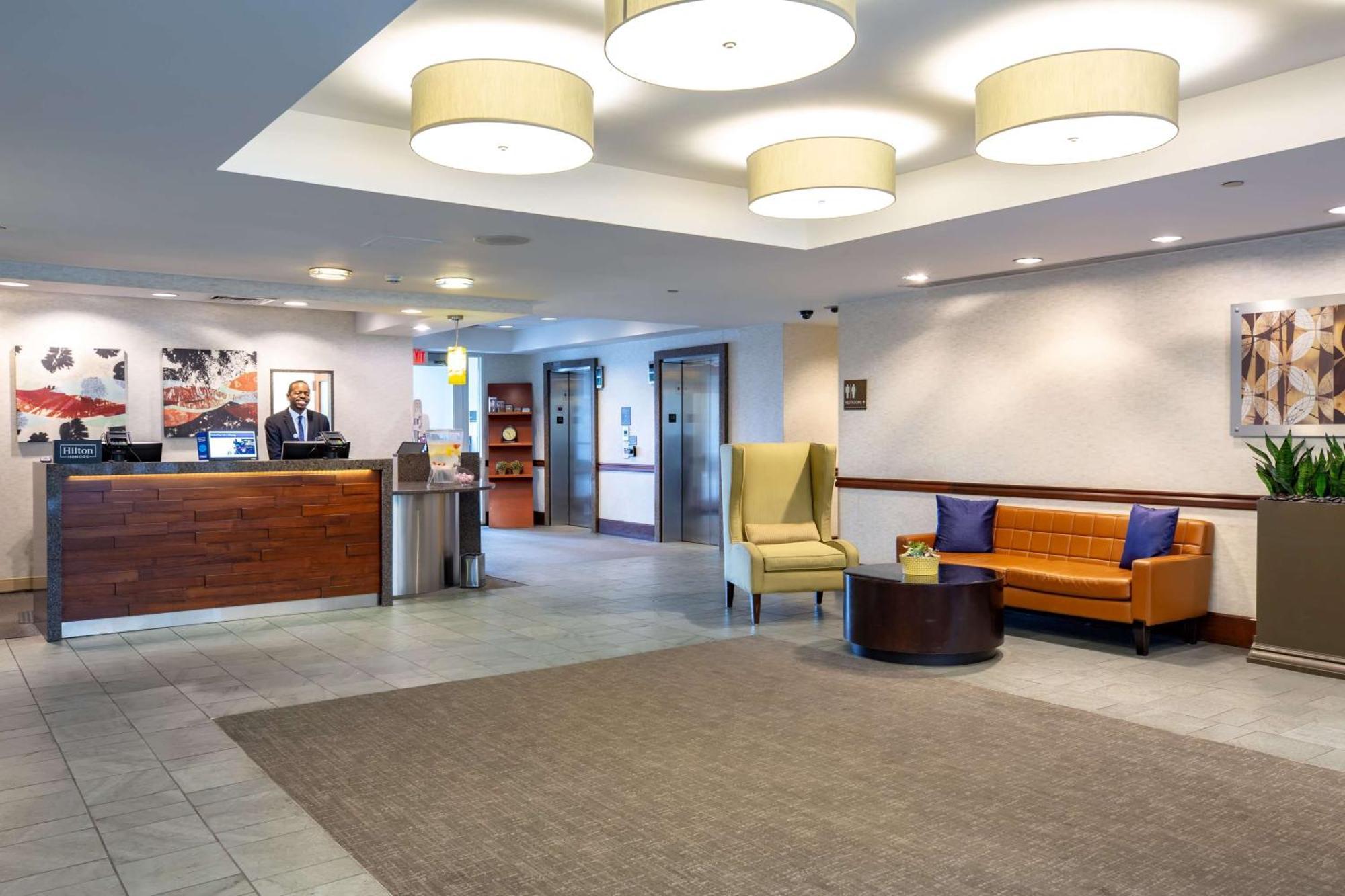 Doubletree By Hilton Hotel Boston Bayside Exterior foto