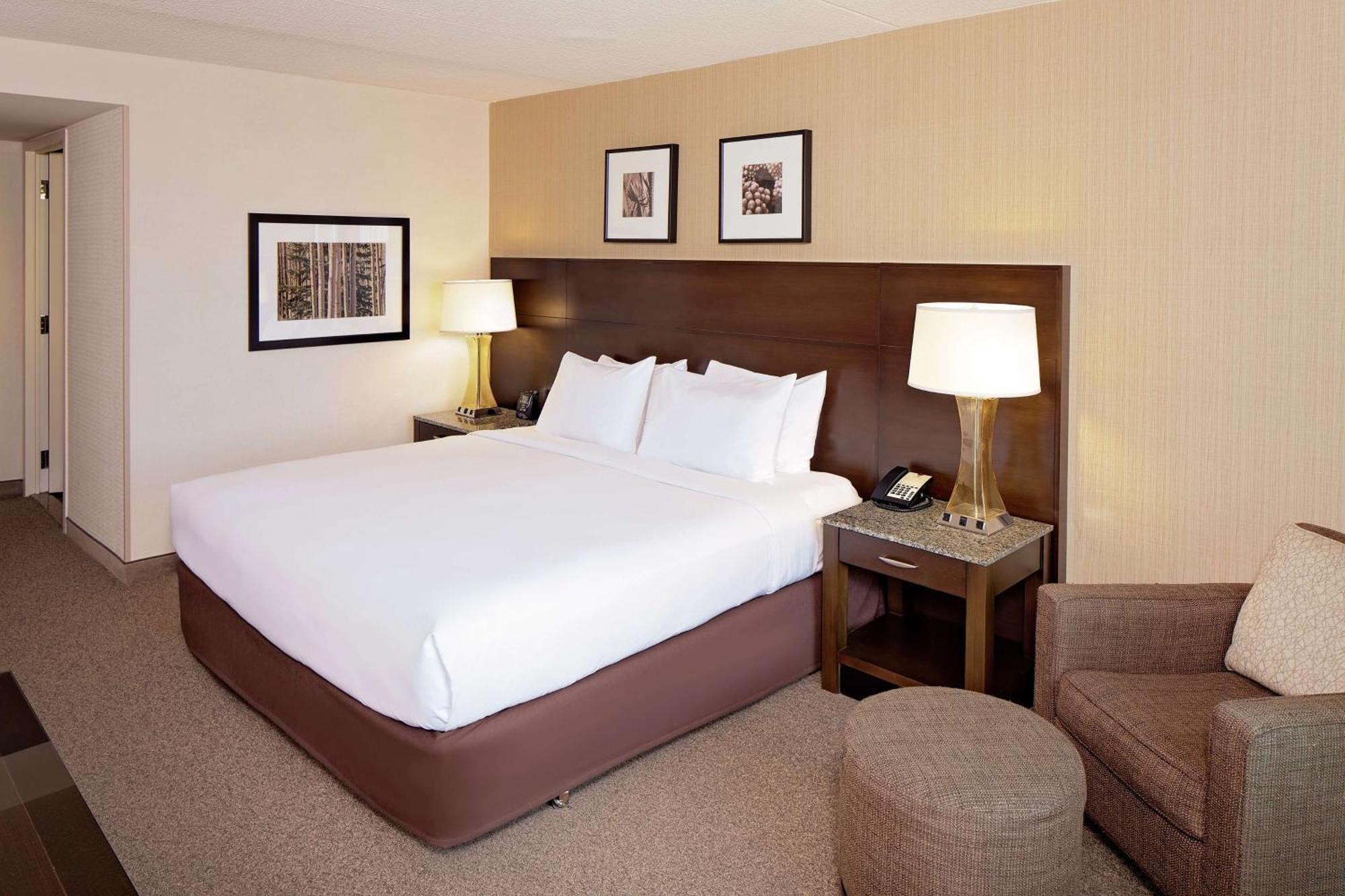 Doubletree By Hilton Hotel Boston Bayside Exterior foto