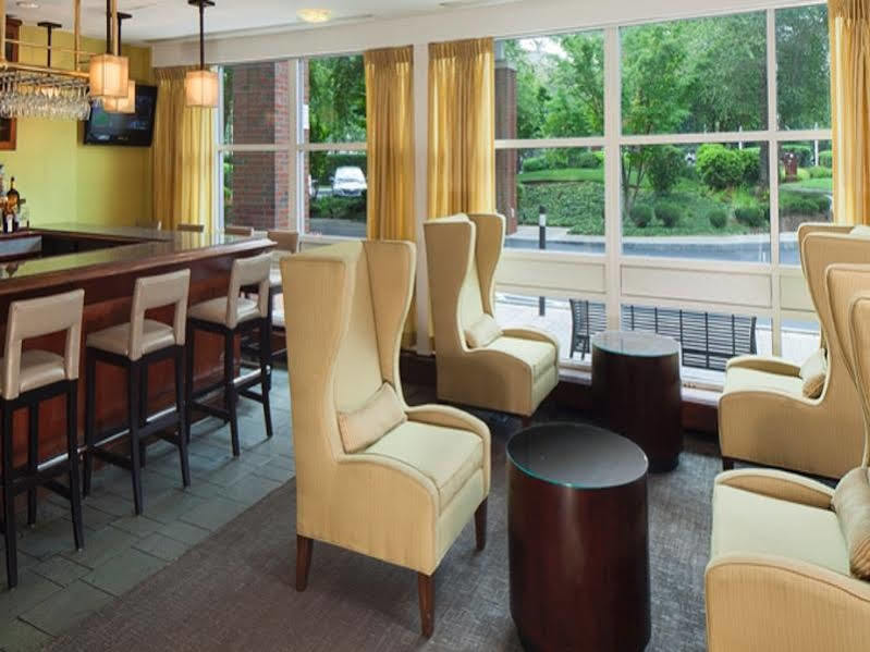 Doubletree By Hilton Hotel Boston Bayside Exterior foto
